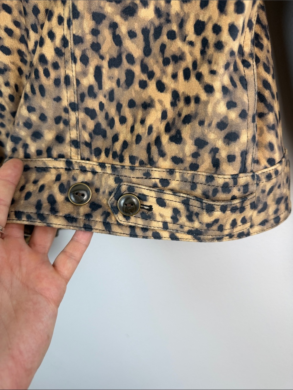 Tommy Bahama Salina Sands Cheetah Print Trucker Jacket in Golden Honey Medium - Picture 13 of 16